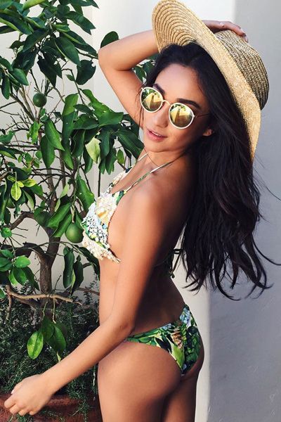  / Shay Mitchell