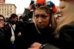 Украинских феминисток облили чаем и поколотили