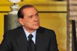 Итальянки решили закидать Берлускони трусами